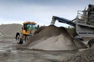 Emtbjörks. Jörgen tar hand om materialet